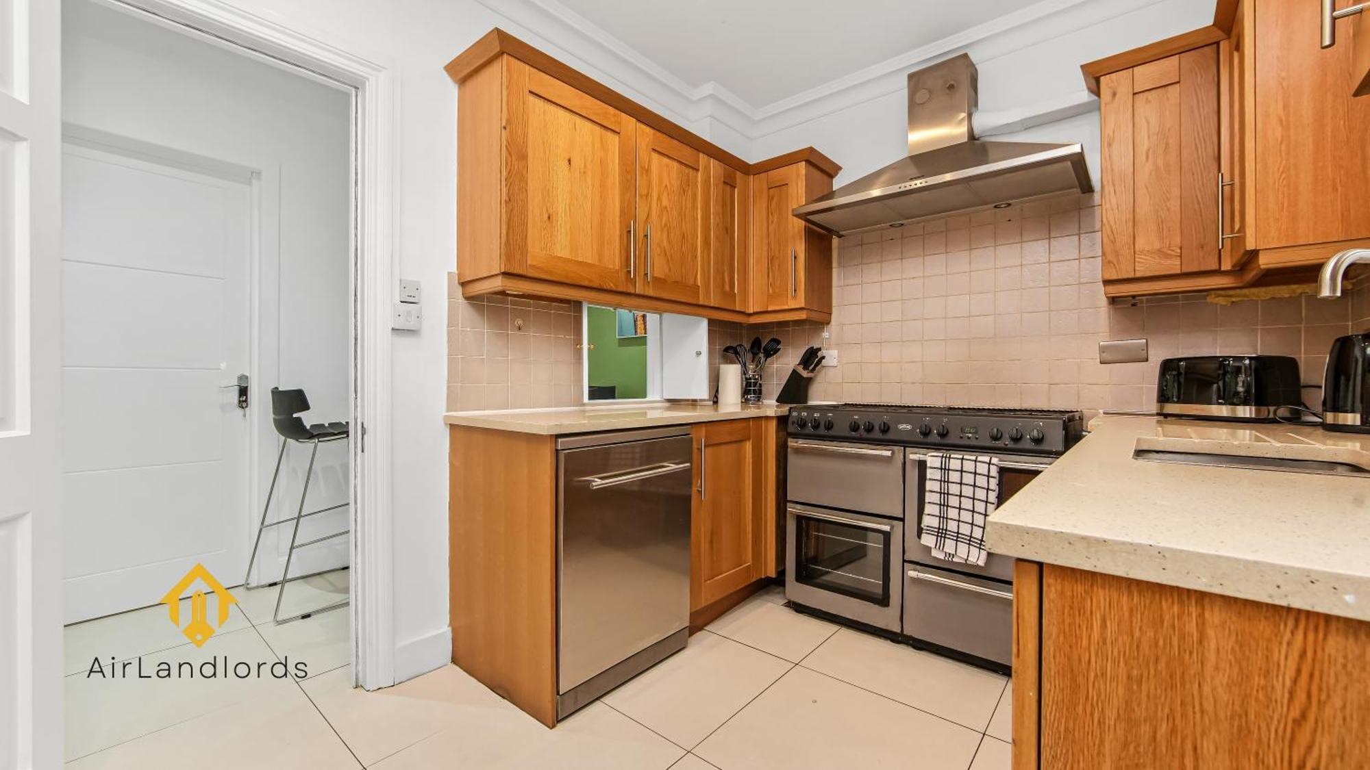 Exceptional 4 Bedroom House Paddington Station! Лондон Екстериор снимка