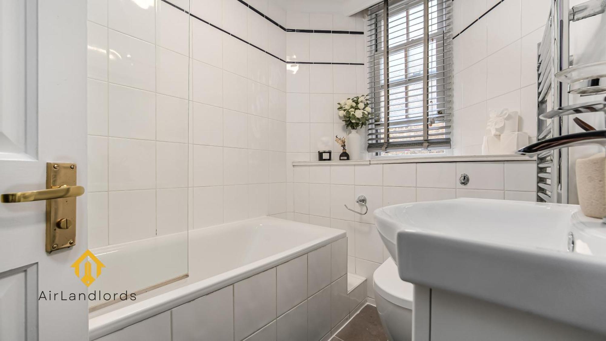 Exceptional 4 Bedroom House Paddington Station! Лондон Екстериор снимка